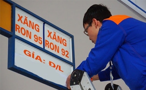 Giá xăng tăng trở lại
